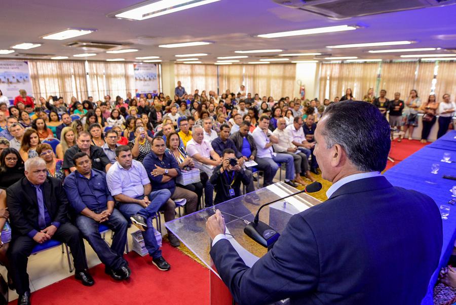 Prefeito Márcio Serrão participa da Cerimônia de entrega dos materiais didáticos do Programa de Alfabetização do Amapá- PAAP.
